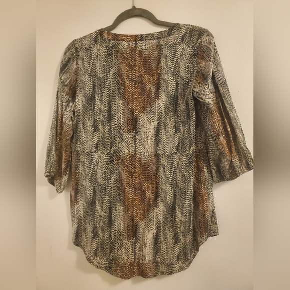 Women's VNeck 3/4 sleeve blouse - Picture 4 of 4
